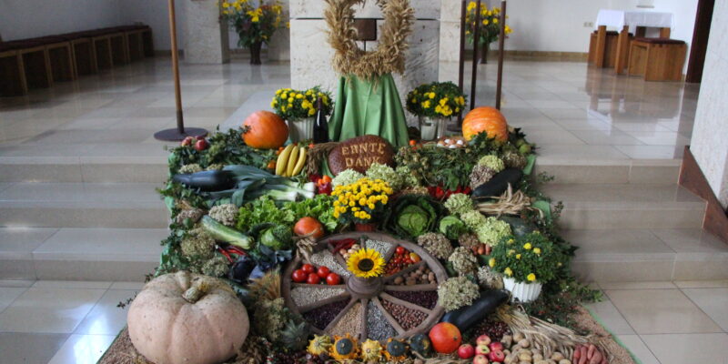 Erntedankaltar in der Pfarrkirche Mörnsheim 2017