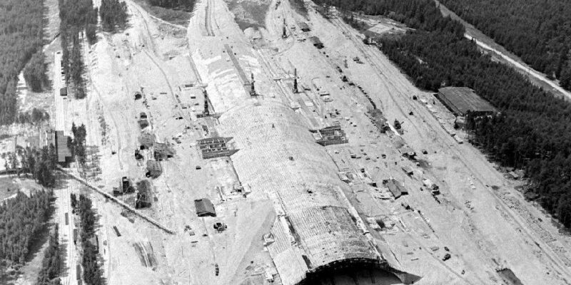 Die Bunkerbaustelle des KZ-Außenlagerkomplex Mühldorf aus der Vogelperspektive