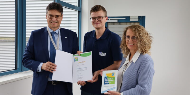 Urkundenübergabe zum Umwelt- und Klimapakt Bayern an die Süddeutsche Gelenkscheibenfabrik GmbH & Co. KG