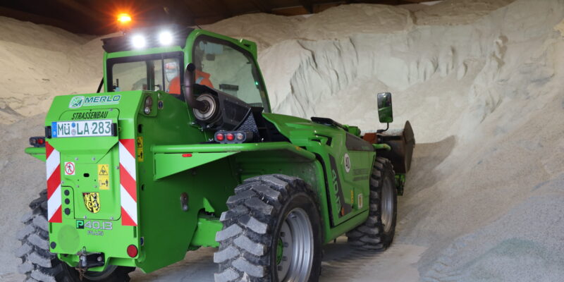 Das Streusalzlager des Landkreises Mühldorf a. Inn in Mettenheim ist mit rund 1.200 Tonnen gut gefüllt.